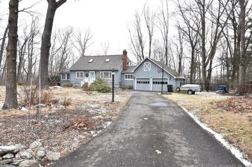 32 Lyrical Ln, Sandy Hook, CT 06482-1614