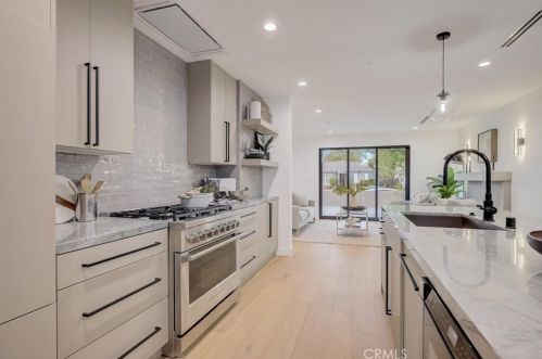 16627 Gilmore St, Van Nuys CA  91406-5610 exterior