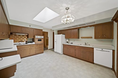 14825 Fleetwood Ln, Waukesha, WI 53151-1212
