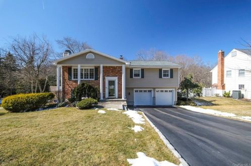 2697 Evergreen St, Yorktown Hgts, NY 10598-3333