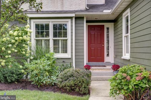 11 Parkside Dr, Marsh, PA 19520-9492