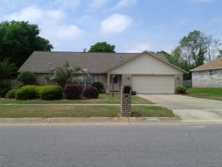 2201 Oxford Dr, Pensacola, FL 32503-8202