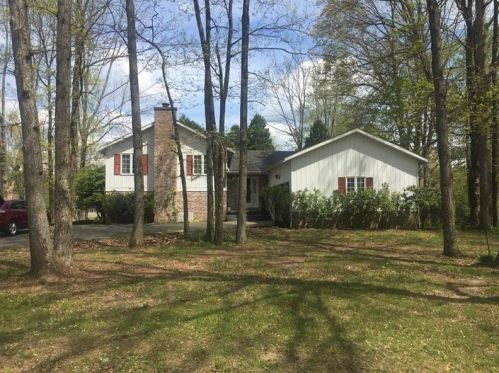 15534 Woodrow Dr, Meadville, PA 16335-7520