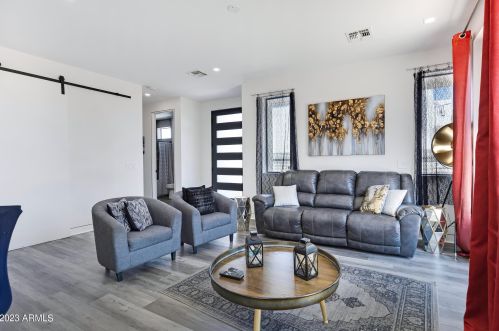 1121 11th St, Phoenix AZ 85006-2744 exterior