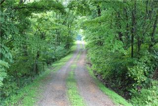 1337 Theta Pike, Columbia, TN 38401-1508