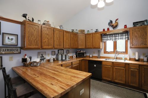 6796 Diane Dr, West Bend, WI 53090-9576