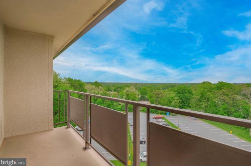27712 Valley Run Dr, Wilmington, DE 19810-1944