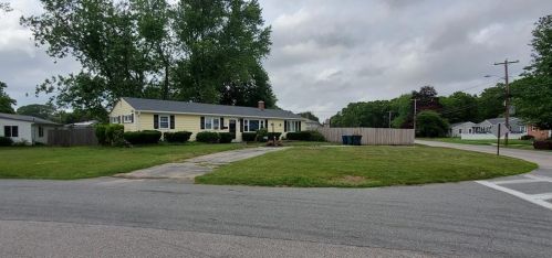 140 Asylum Rd, Warwick RI  02886-7804 exterior