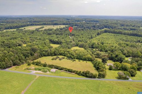 858 Chapel Rd, New Canton, VA 23123