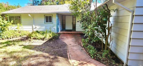 395 Spring St, Ukiah CA  95482-4218 exterior