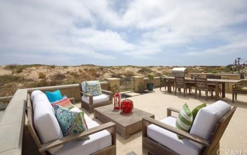 7304 Oceanfront, Newport Beach CA  92663-1727 exterior