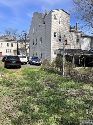 246 Liberty St, Paterson NJ  07522-1402 exterior
