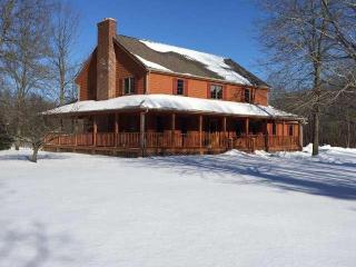 8616 Bonniwell Rd, Thiensville, WI 53097-2003