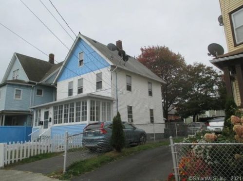 451 Logan St, Bridgeport, CT 06607-1407