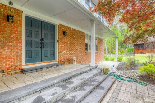24 Navajo Rd, East Brunswick, NJ 08816-4012