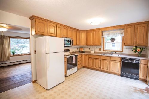 9 Mulberry Rd, Salem NH  03079-3801 exterior