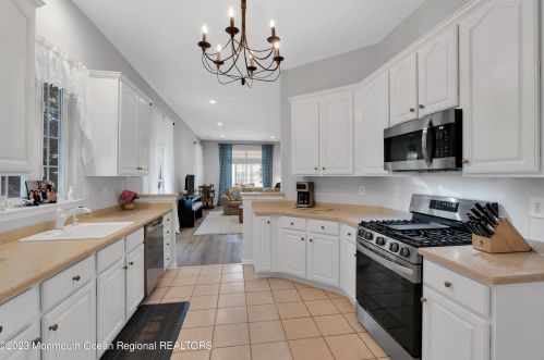 11 Dawnwinds Ct, Lakewood NJ  08701-7517 exterior