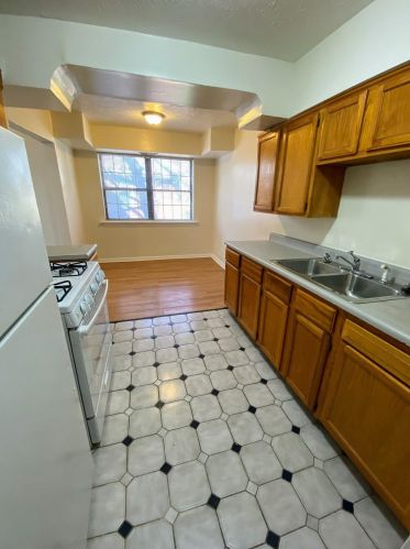 994 Cleveland Ave, Cincinnati, OH 45229-2759