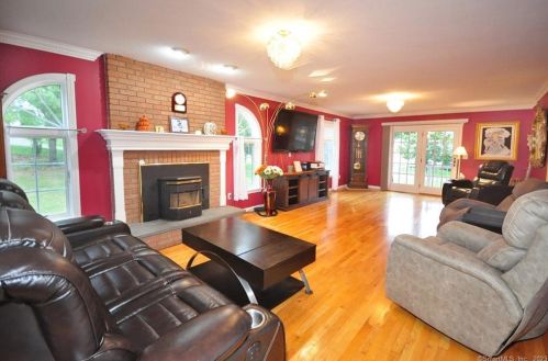 67 Steeplechase Dr, Manchester CT  06040-7066 exterior