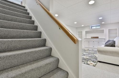 40 Laurel Crst Dr, Brookline NH 03033-2137 exterior