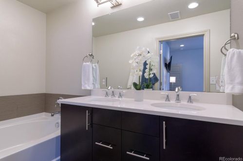 1311 Jackson St, Denver CO 80205-5052 exterior