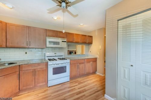 52 Gettysburg Way, Lincoln Park, NJ 07035-1817