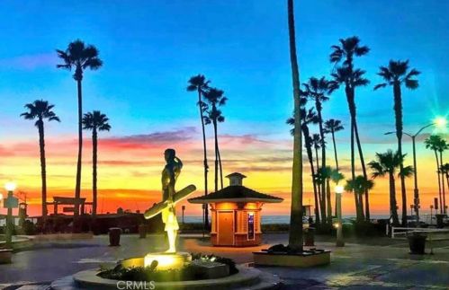 10071 Cliff Dr, Huntington Beach CA  92646-6604 exterior