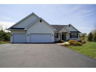 750 Oriole Ln, Hudson, WI 54016-7675
