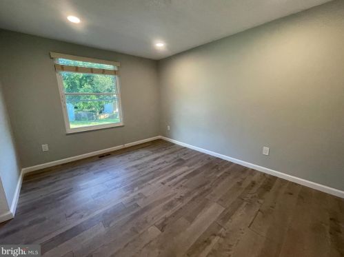 12822 Framingham Ct, Herndon VA  20171-2619 exterior