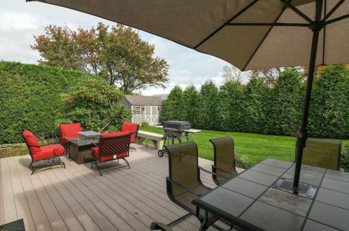 1 Kathy St, South Kingstown RI  02882-5040 exterior