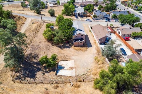 176 Olive St, Lake Elsinore CA  92530-4176 exterior