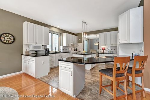 167 Ln Quinta Ct, Holmdel Village NJ  07733-2536 exterior