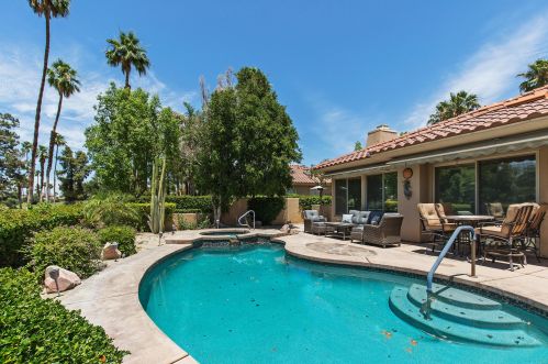 122 Kavenish Dr, Rancho Mirage CA  92270-3244 exterior