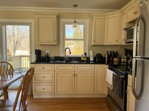 8 Mulberry Ln, Parsippany NJ  07834-2208 exterior