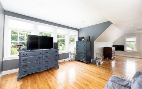 2 Howard St, Salem NH  03079-2565 exterior