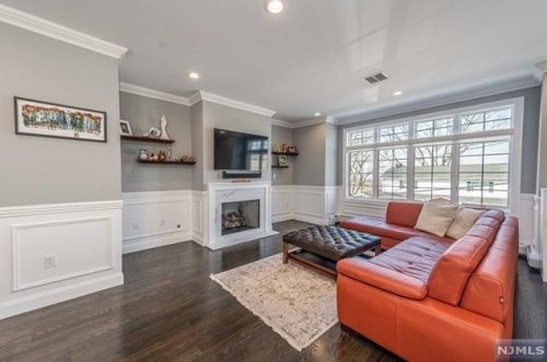 316 9th St, Palisades Park, NJ 07650-2204