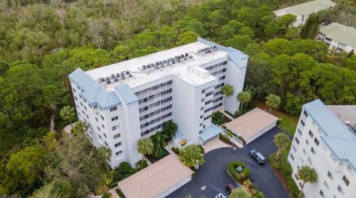 270 Naples Cove Dr, Naples, FL 34110-7650