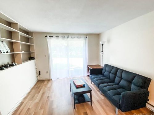 2 Blue Spruce St, Middletown CT  06457-5008 exterior