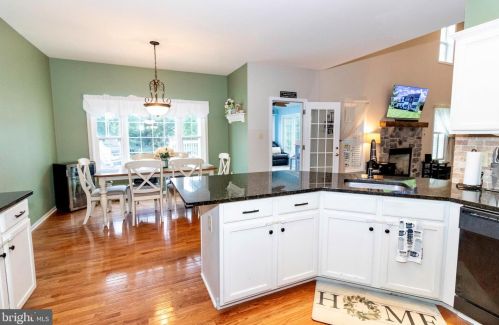 12 Bittersweet Dr, Cochranville PA  19330-1406 exterior