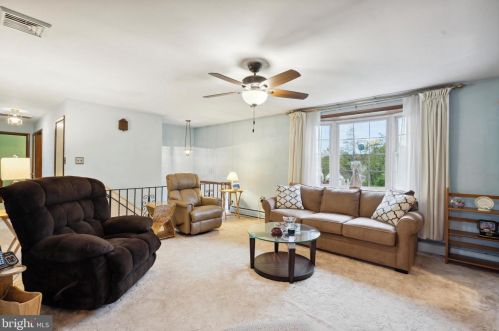 1822 Old Sumneytown Pike, Harleysville PA  19438-1129 exterior