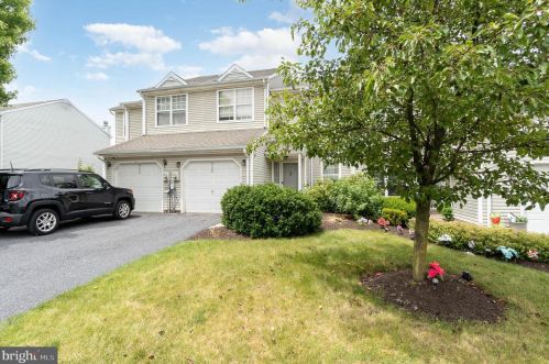 6198 Spring Knoll Dr, Harrisburg PA  17111-6861 exterior