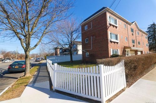 202 Huntington Ave, Bronx, NY 10465-3259