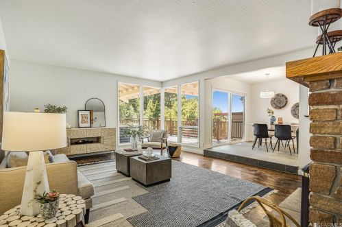 3033 Holyrood Dr, Oakland, CA 94611-2541