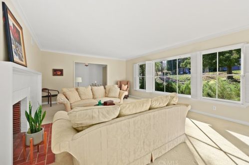 2222 Mendocino Ln, Altadena CA  91001-2816 exterior