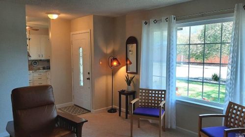 569 Drake Dr, Santa Rosa, CA 95409-3267