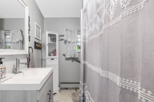 237 Magill Rd, Zelienople PA  16063-3015 exterior