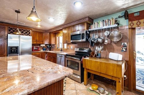 13 Stebbins Rd, Monson MA  01057-9407 exterior