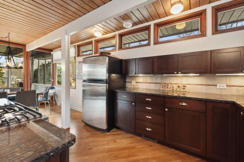 77 Lakeview Dr, Lake Geneva WI  53147-9701 exterior