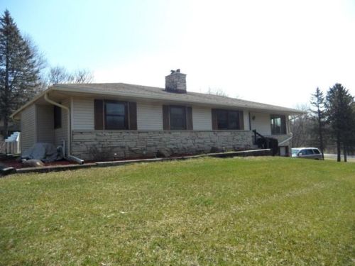 176 Queens Ct, Colgate, WI 53017-9304