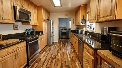 227 Astro Ct, Vista, CA 92083-5801
